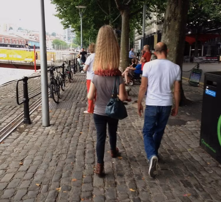 "Người... cao cổ".