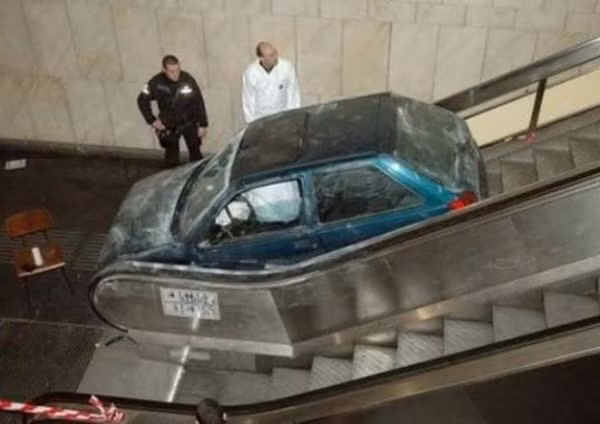 "Ô tô cũng biết đi cầu thang máy"