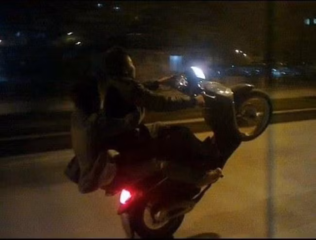 "Những cơn bão đêm".