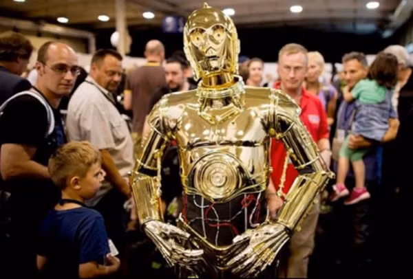 Người máy tạo dáng. 