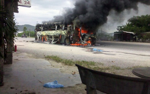 Nhận được tin báo, lực lượng PCCC huyện Nghi Lộc đã tới hiện trường tiến hành cứu hỏa.