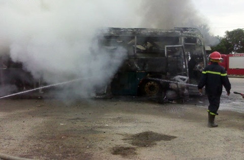 Tuy nhiên, do chiếc xe được làm bằng các vật dụng dễ cháy, cộng với lượng hàng hóa trên xe nên gây khó khăn cho công tác chữa cháy.