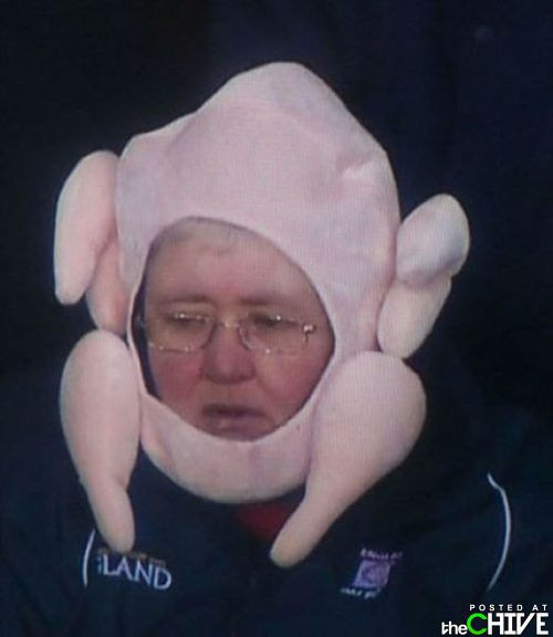 Mũ... gà khỏa thân.