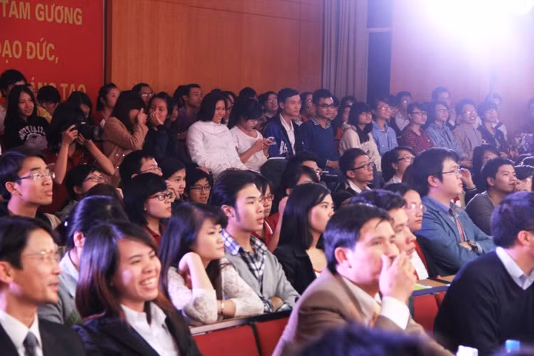 Đêm chung kết của cuộc thi, thu hút được đông đảo các bạn sinh viên của trường ĐH Ngoại thương, cùng với nhiều sinh viên đang theo học ở các trường ĐH trên địa bàn Hà Nội đến cổ vũ.