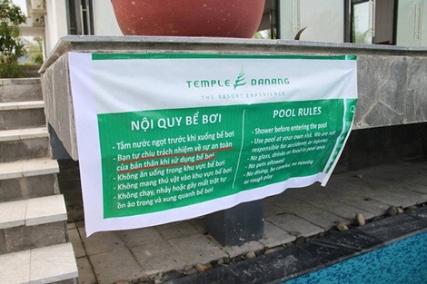 Bảng nội quy hết sức vô lý được nhà hàng dán lên tạm bợ sau cái chết của Hoàng Phúc. (Ảnh: FB I Love Đà Nẵng)