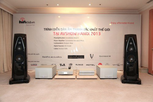 Rockport Technologies Altair II phối ghép cùng hệ thống khuếch đại đầu bảng của Constellation Audio, pre Altair II, power Hercules II mono với nguồn âm dCS Vivaldi.