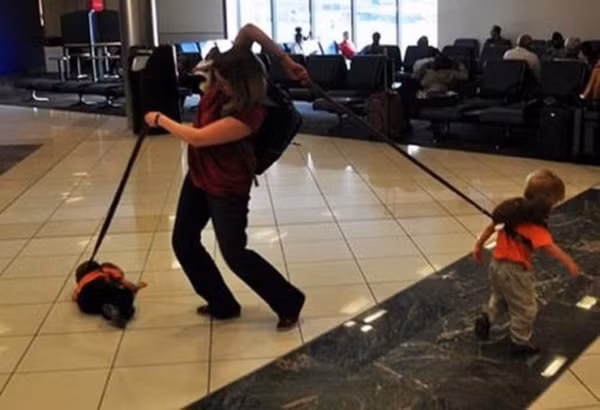 Những cậu bé tinh nghịch.