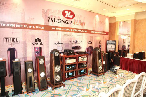 Đôi loa đầu bảng CS3.7 của Thiel Audio ghép với thiết bị đến từ McIntosh.