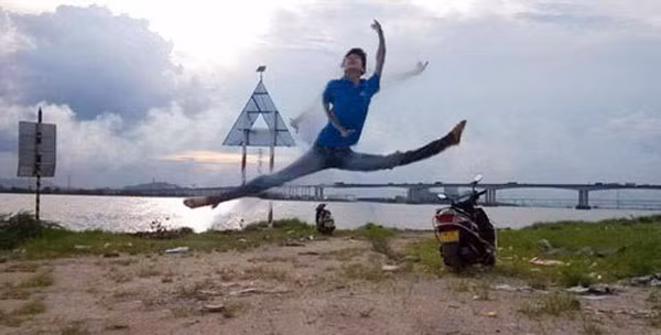 Chân dài miên man.