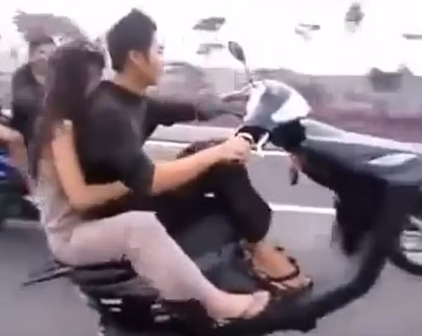 Rất nhiều bạn nữ cũng "học đòi" thử cảm giác mạnh.