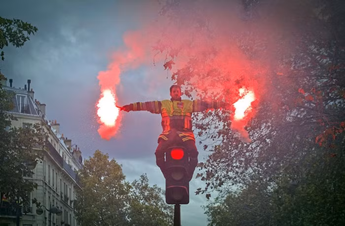 Chỉ có thể là lính cứu hỏa.