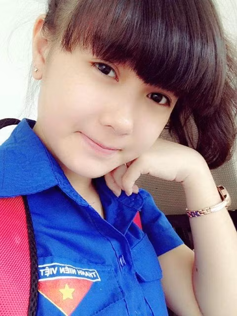 Là một trong những gương mặt hot teen trên facebook, Diem Phuong Huynh (TP Huế) được khá nhiều bạn trẻ yêu mến, từ những bộ trang phục cho tới những bức ảnh tạo dáng "xì - tin"