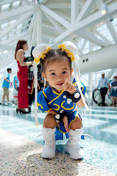 "Hí. Đừng chụp ảnh, cháu ngại mà"