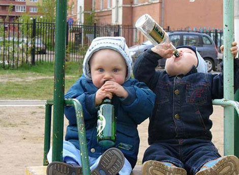 Bạn rượu từ bé