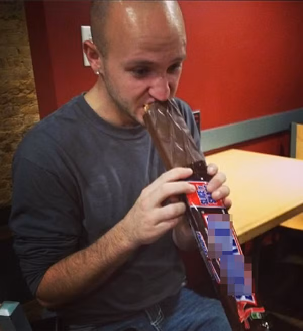 "Đói quá, ăn tạm vậy".