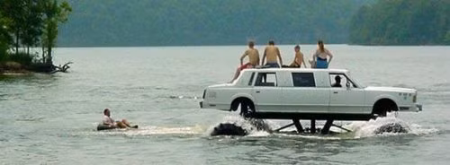 Siêu xe vượt sông.