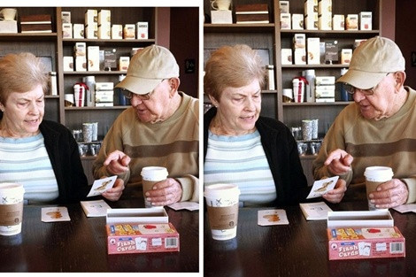 Người đàn ông cần mẫn dạy vợ mình bảng chữ cái sau khi người vợ bị mất trí nhớ