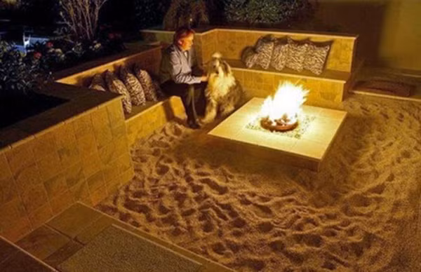 ... hay được ngồi bên cạnh bếp lửa, đang cháy rực trên bàn khi mùa đông giá lạnh.