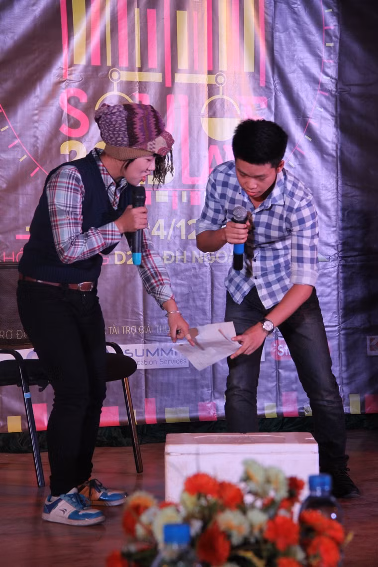 Một vở kịch hài hước, sôi động.