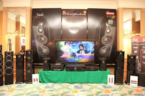 Hệ thống xem phim sử dụng loa Wharfedale Jade Series cùng receiver Pioneer.