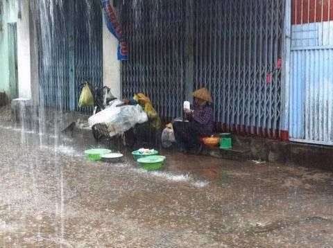 "Thương mẹ nhọc nhằn, vất hả, hy sinh cuộc đời vì các con" "Thương mẹ nhọc nhằn, vất hả, hy sinh cuộc đời vì các con"