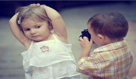 "Đứng yên để tớ chụp một tấm thôi"