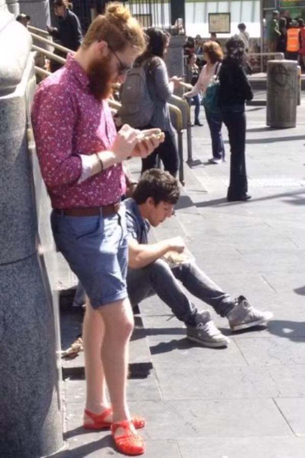 Phong cách "dị" trên phố.