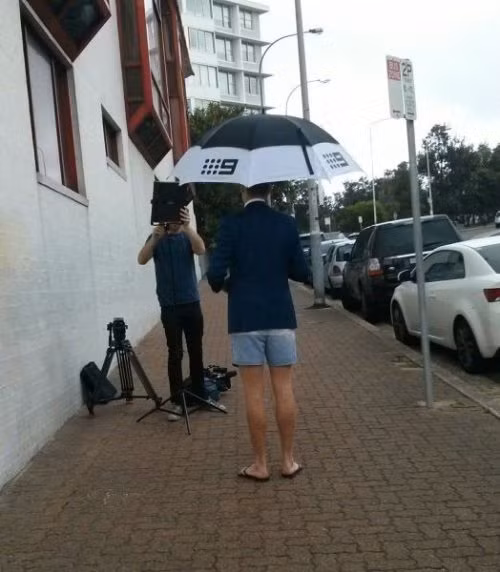 "Trang phục của diễn viên là đây".