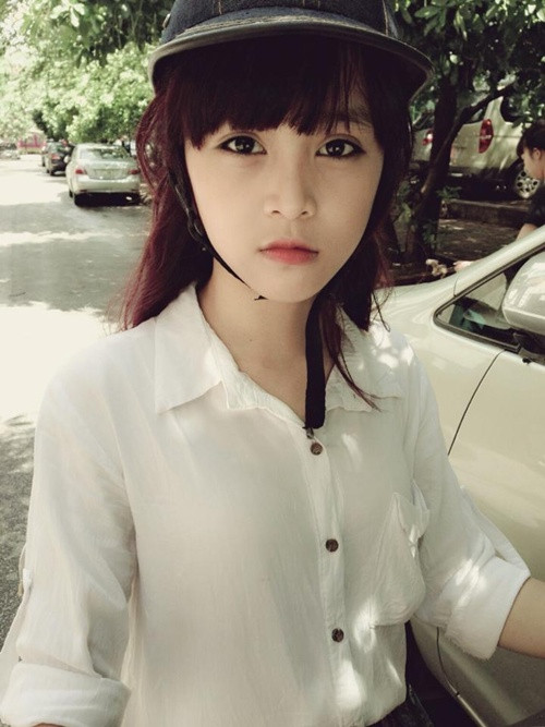 "Vân Julie" đang được hơn 27.000 người theo dõi, bên cạnh đó những bức ảnh của cô nàng đăng tải lên mạng luôn nhận tới hàng nghìn lượt like