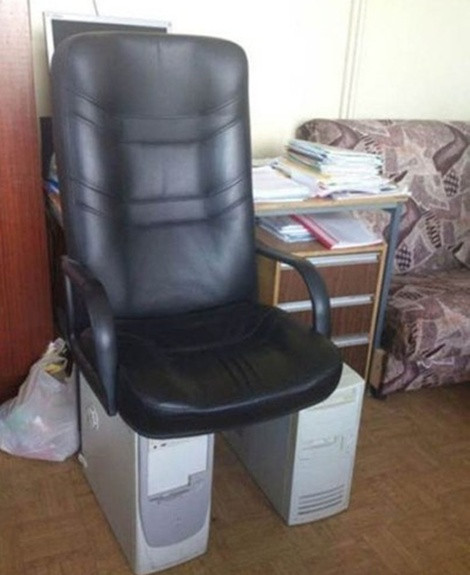 "Ghế vừa to, lại vừa chắc, ngồi học thể này thì yên tâm lắm"