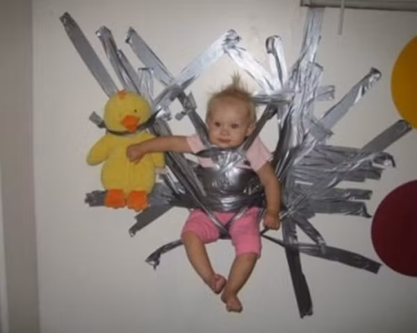 Khi bé ở nhà cùng bố.