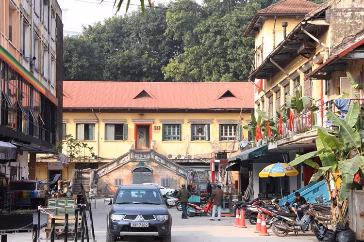 Tuy nhiên, các hoạt động kinh doanh tại đây vẫn diễn ra một cách bình thường trong sáng nay. 