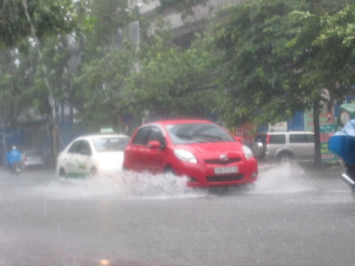 Ôtô vượt "sông".