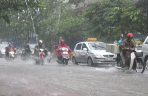 ... khiến các phương tiện lưu thông qua đây cũng gặp không ít khó khăn.