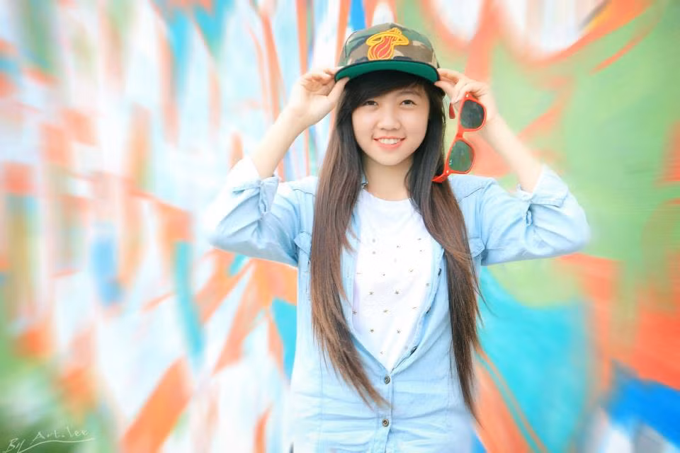 Cô bạn sở hữu khuôn mặt bầu bĩnh, hàm răng trắng đều cùng nụ cười rất duyên.