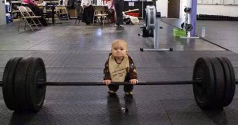 "Con sẽ nâng được... mà"