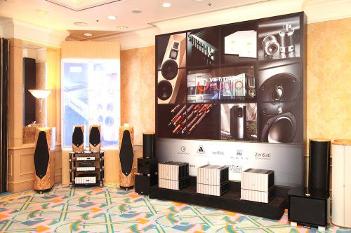 Các thiết bị khuếch đại của Jeff Rowland và loa Avalon Acousitcs.