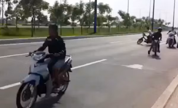 Những "quái xế" xuất hiện trong cuộc đua.