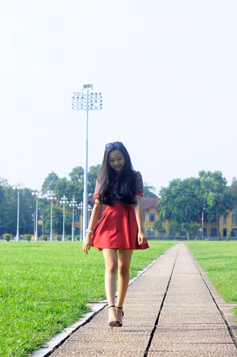 ... và bước đi dưới nắng Ba Đình