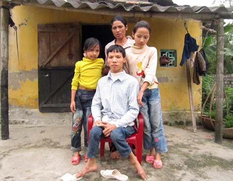 Gia đình anh Trượng vẫn luôn vui vẻ, sống hạnh phúc bên cạnh nhau, mặc dù hoàn cảnh còn rất khó khăn.