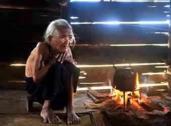 "Bạn có thể khóc vì thần tượng của mình, có thể khóc khi tình yêu tan vỡ, có thể khóc khi 1 đứa bạn phản bội, nhưng đã bao giờ bạn rơi nước mắt khi thấy ba mẹ bạn khổ cực như thế nào để nuôi bạn khôn lớn? "Bạn có thể khóc vì thần tượng của mình, có thể khóc khi tình yêu tan vỡ, có thể khóc khi 1 đứa bạn phản bội, nhưng đã bao giờ bạn rơi nước mắt khi thấy ba mẹ bạn khổ cực như thế nào để nuôi bạn khôn lớn?