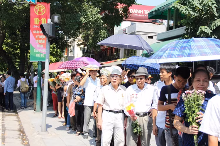 Dưới cái nắng nóng gay gắt...