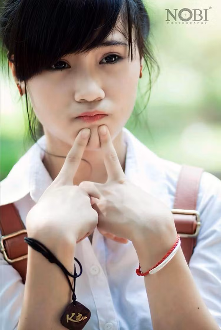 Sở hữu khuôn mặt xinh xắn, làn da trắng trẻo lại thêm tính cách nhí nhảnh, Kiều được khá nhiều người quý mến.