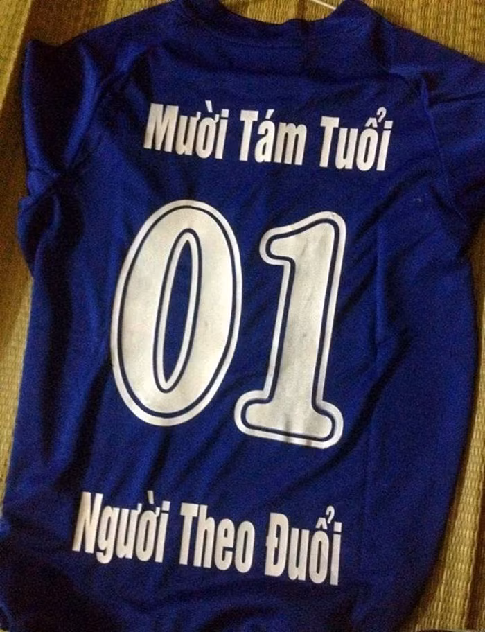 "18 tuổi không một người theo đuổi". 