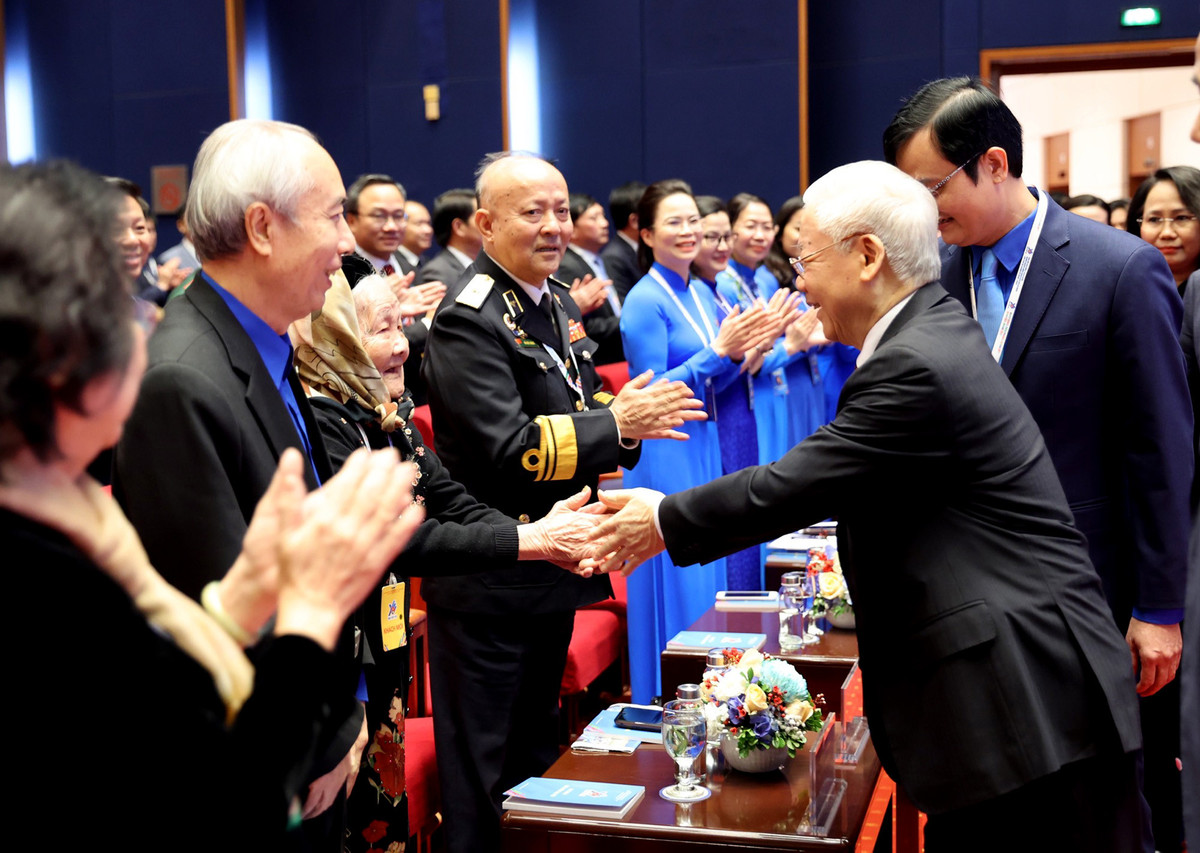 Tong Bi thu nhan gui the he tre ca nuoc hai chu 