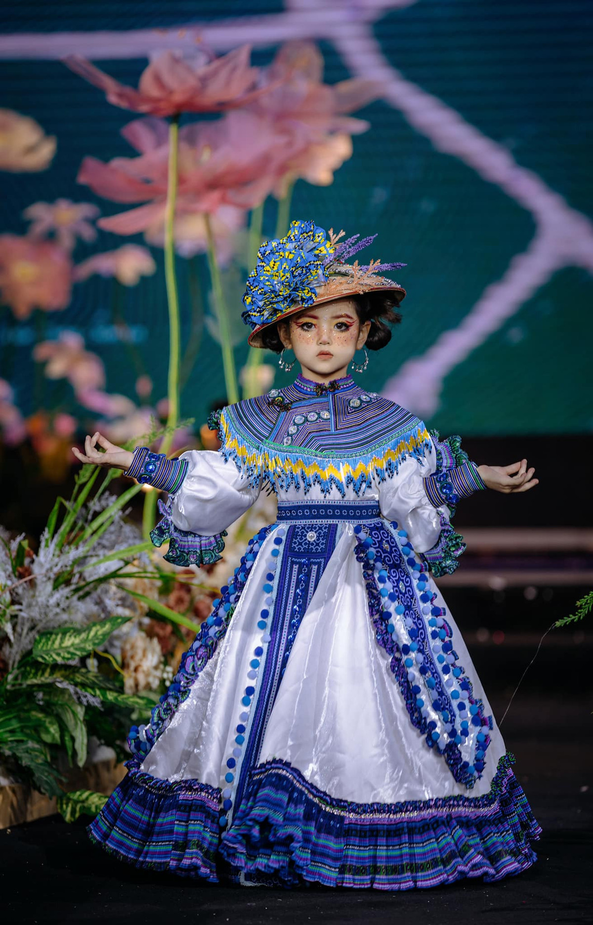 Cô bé tự tin sải bước trên nhiều sàn diễn thời trang với tư cách người mẫu. An Nhiên cũng từng tham gia đóng quảng cáo hay làm mẫu ảnh cho nhiều thương hiệu thời trang trẻ em.