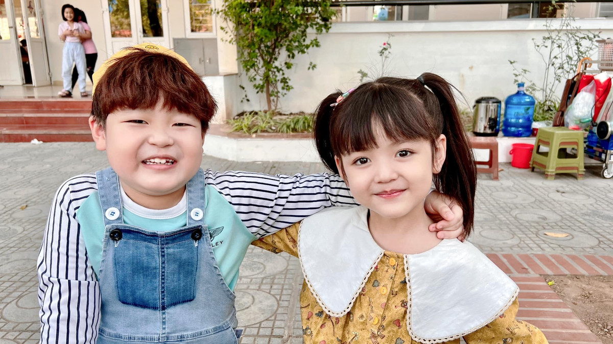 Trong chương trình Chuyển động 24h, MC Thụy Vân thắc mắc vì sao An Nhiên - cô bé mới 5 tuổi còn đang học đánh vần có thể nhớ hết lời thoại dài trong phim. An Nhiên nói: "Nếu con quên các cô cho con nói lại câu đấy để xem con có nhớ không. Từ nào không biết con nhờ các cô dạy lại mình".