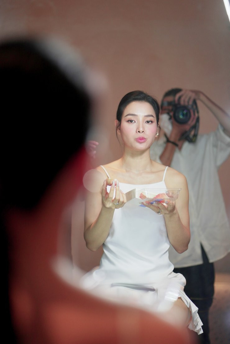 Cô từng cắt mí mắt nhưng vì bị lệch nên phải đi cắt lại lần 2.