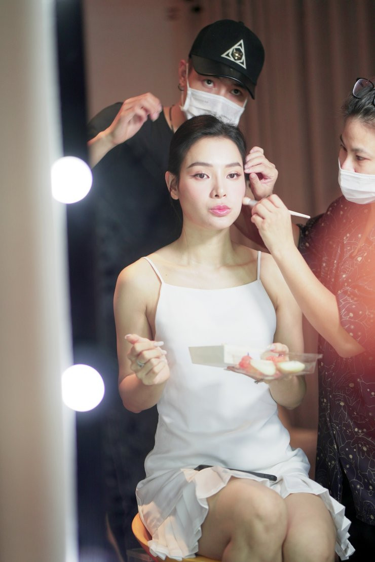 Theo đó, người đẹp cho hay cô đã sửa nhẹ 6 điểm trên gương mặt.