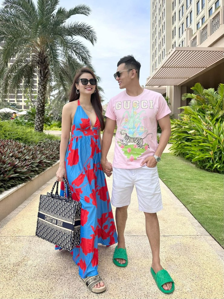 Cô cũng cho hay đã đi chỉnh lại cằm nhưng vì bị vuông, không thon gọn nên phải thực hiện tới lần hai mới như ý.